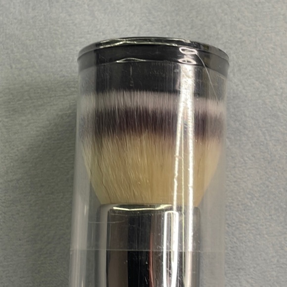 🧰 IT COSMETICS | HEAVENLY LUXE FLAT TOP BUFFING FOUNDATION BRUSH #6 - Picture 3 of 7